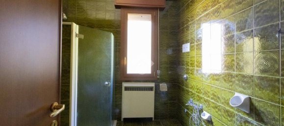 Квартира с 3 спальнями в Карпи, Италия № 380459 25