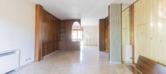 Квартира с 3 спальнями в Карпи, Италия № 380459 8