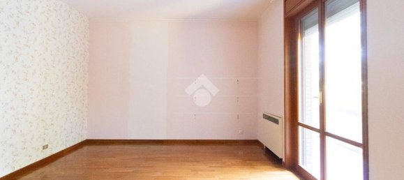 Квартира с 3 спальнями в Карпи, Италия № 380459 26