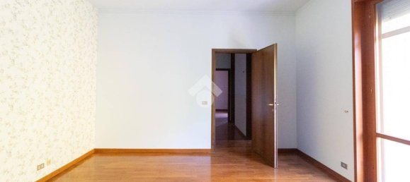 Квартира с 3 спальнями в Карпи, Италия № 380459 22