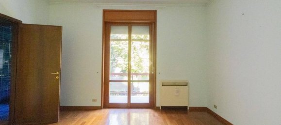 Квартира с 3 спальнями в Карпи, Италия № 380459 21