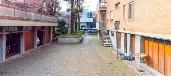 Квартира с 3 спальнями в Карпи, Италия № 380459 34