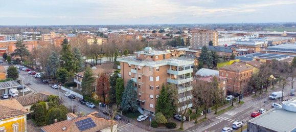 Квартира с 3 спальнями в Карпи, Италия № 380459 31