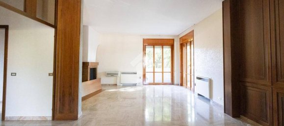 Квартира с 3 спальнями в Карпи, Италия № 380459 4