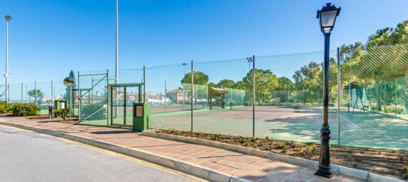 4 غرف نوم فيلا في Alameda, Spain رقم 173021 22