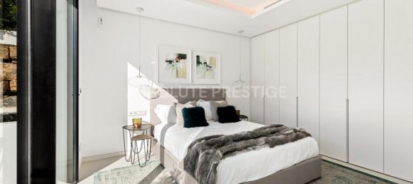 4 bedrooms Villa in Marbella, Spain No. 26137 6