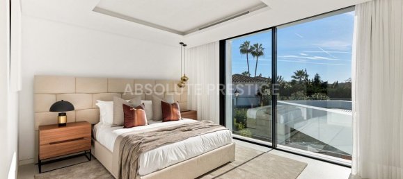 4 bedrooms Villa in Marbella, Spain No. 26137 9