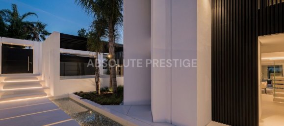 4 bedrooms Villa in Marbella, Spain No. 26137 25