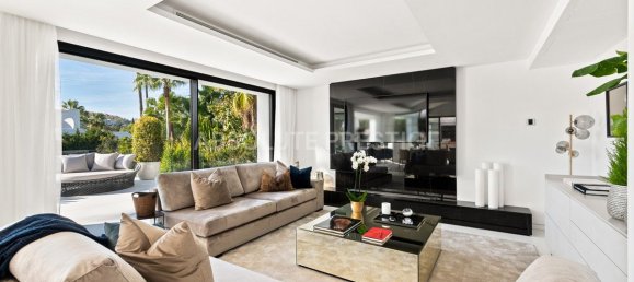 4 bedrooms Villa in Marbella, Spain No. 26137 2