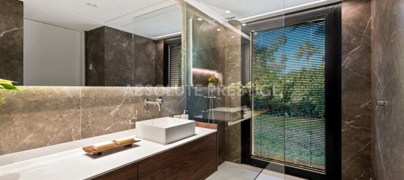 4 bedrooms Villa in Marbella, Spain No. 26137 26