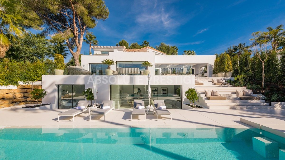 4 bedrooms Villa in Marbella, Spain No. 26137