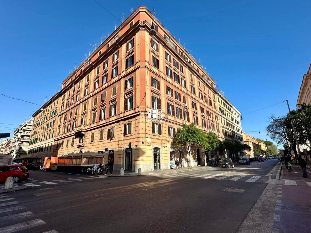 5 rooms Apartment in Rome, Italy No. 27711