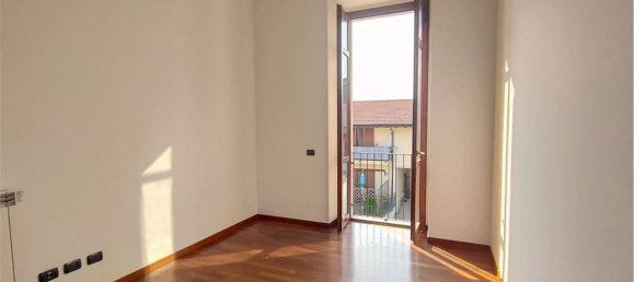 3 rooms Apartment in Lonate Ceppino, Italy No. 2792 8