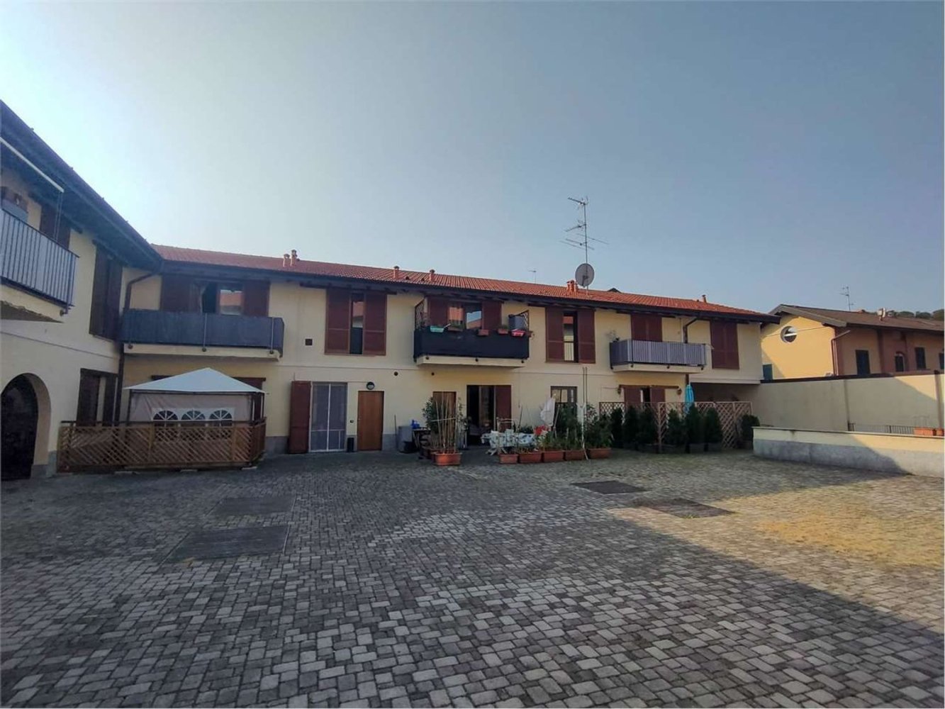 3 rooms Apartment in Lonate Ceppino, Italy No. 2792
