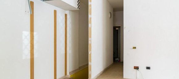 2-salle Propriété commerciale à Sassari, Italy No. 89326 10