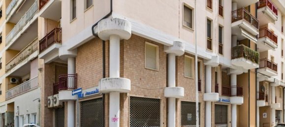 2-salle Propriété commerciale à Sassari, Italy No. 89326 2