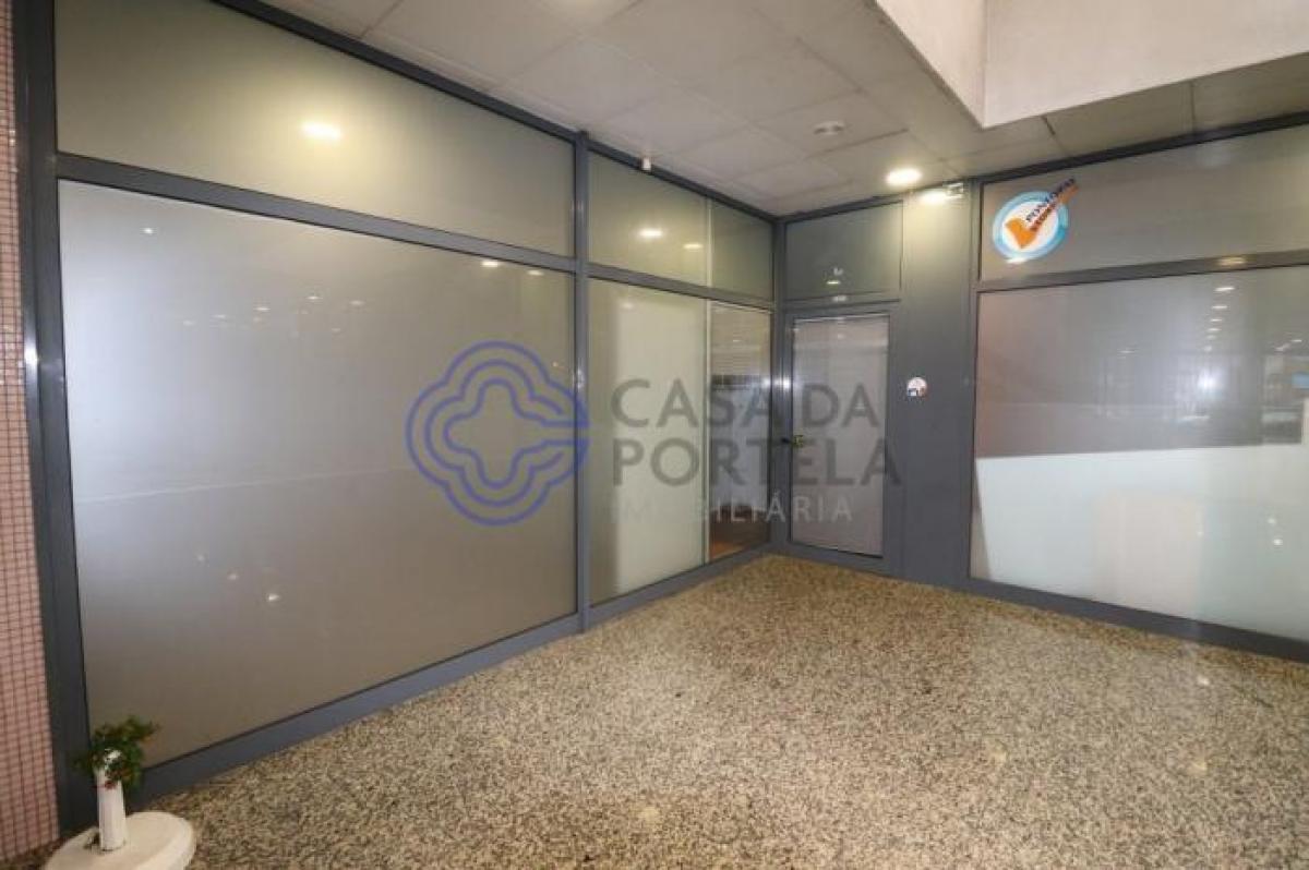 57m² Shop in Vila Nova de Gaia, Portugal No. 8339