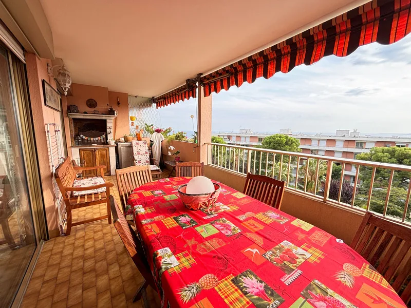 Apartamento de 2 dormitorios en Nice, France No. 339547