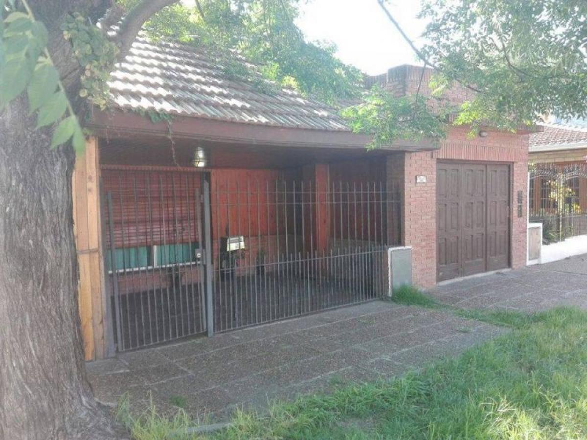 2 bedrooms House in Florencio Varela, Argentina No. 3697