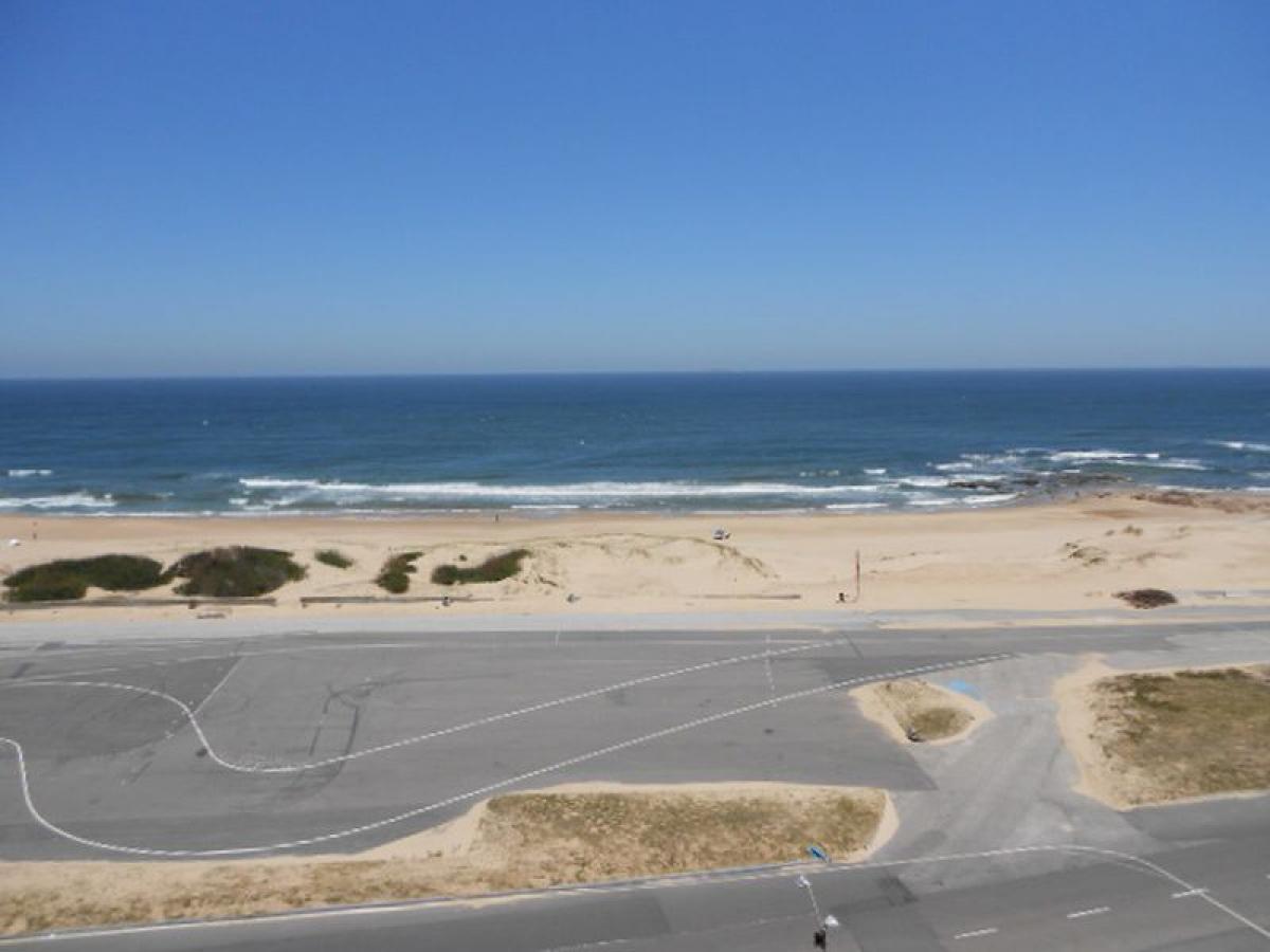 3 bedrooms Apartment in Maldonado, Uruguay No. 1408