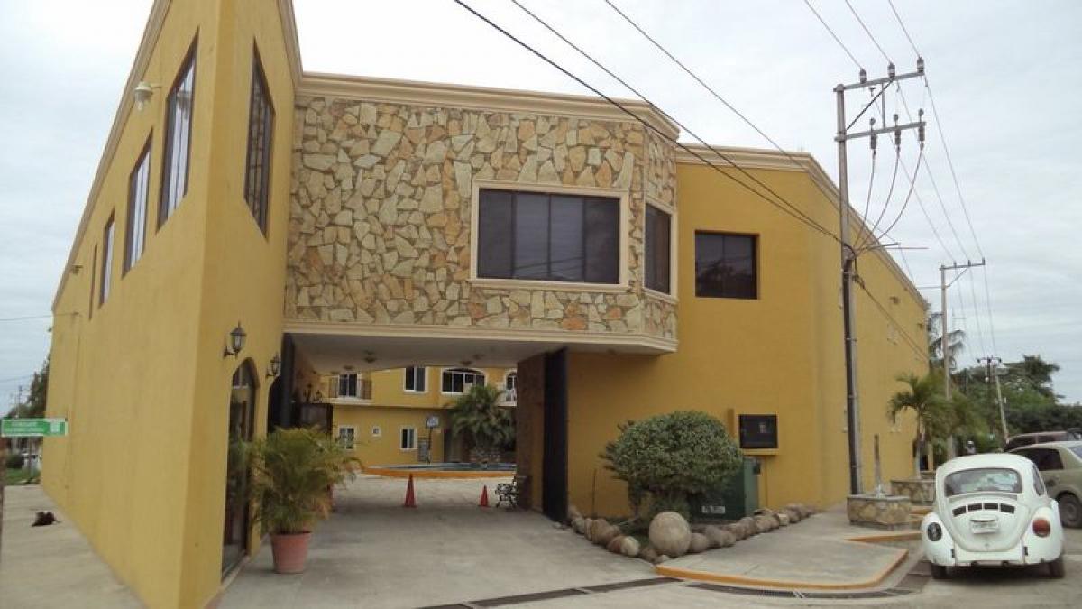 1370m² Building in Ebano, Mexico No. 201661