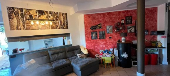 3 Schlafzimmer Wohnung in Seregno, Italy, Nr. 364350 4