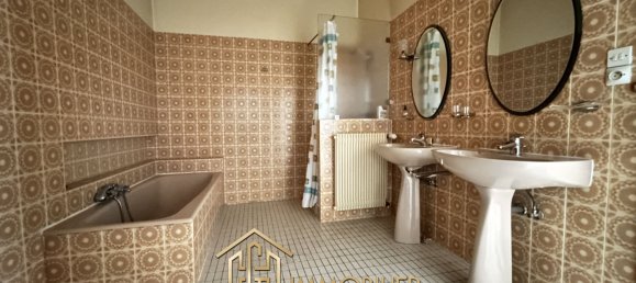 Здание с 12 комнатами в Сент-Мари-о-Мин, Франция № 209214 7