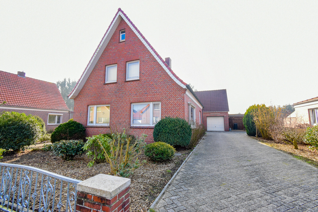 4 rooms House in Leer, Germany No. 204724