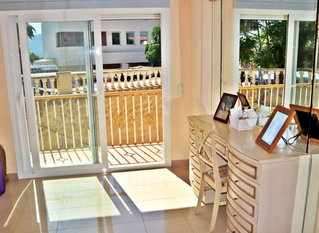 5 bedrooms House in Alicante, Spain No. 12000