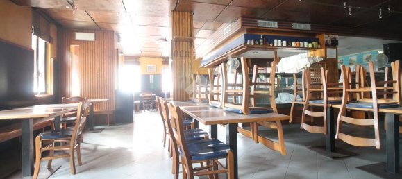 270m² Commercial property in Udine, Italy No. 138634 3