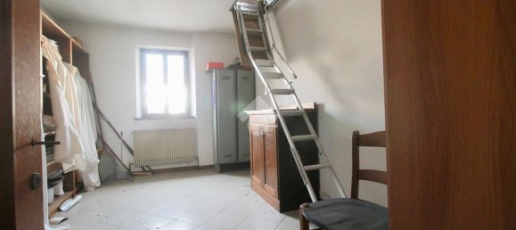 270m² Commercial property in Udine, Italy No. 138634 11