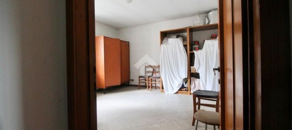 270m² Commercial property in Udine, Italy No. 138634 13