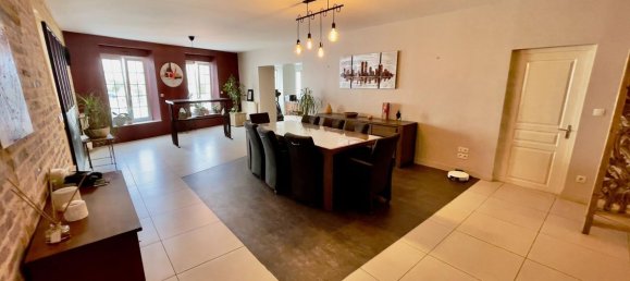 Apartamento de 3 dormitorios en Evron, France No. 323477 5