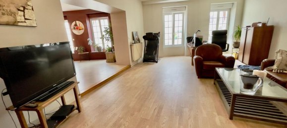 Apartamento de 3 dormitorios en Evron, France No. 323477 7