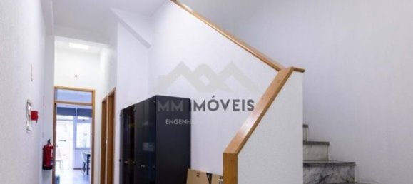 9 bedrooms Building in Porto, Portugal No. 145279 15