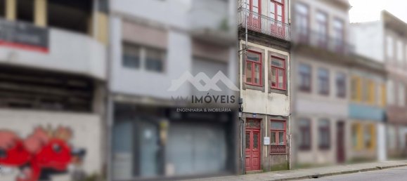 9 bedrooms Building in Porto, Portugal No. 145279 2