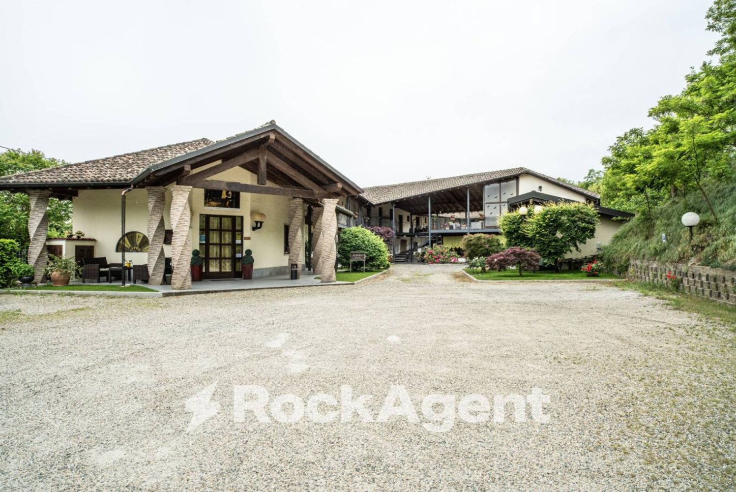 5 rooms Building in Sannazzaro de' Burgondi, Italy No. 265540