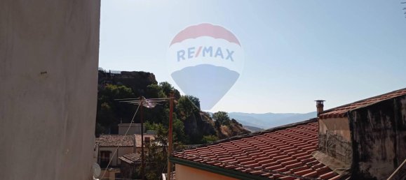 5 rooms House in Maletto, Italy No. 15549 15