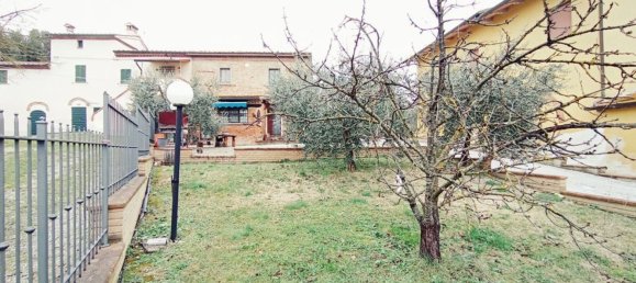 4 rooms House in Foiano della Chiana, Italy No. 229931 2