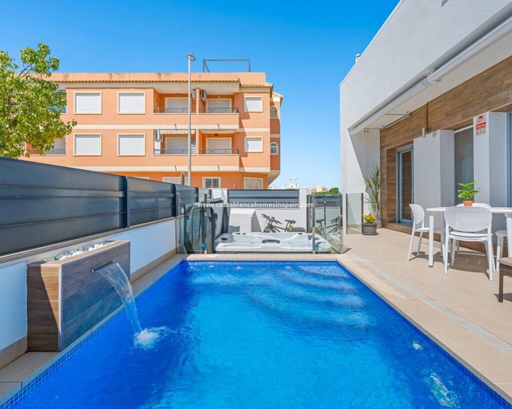 3 bedrooms Townhouse in Alicante, Spain No. 276340