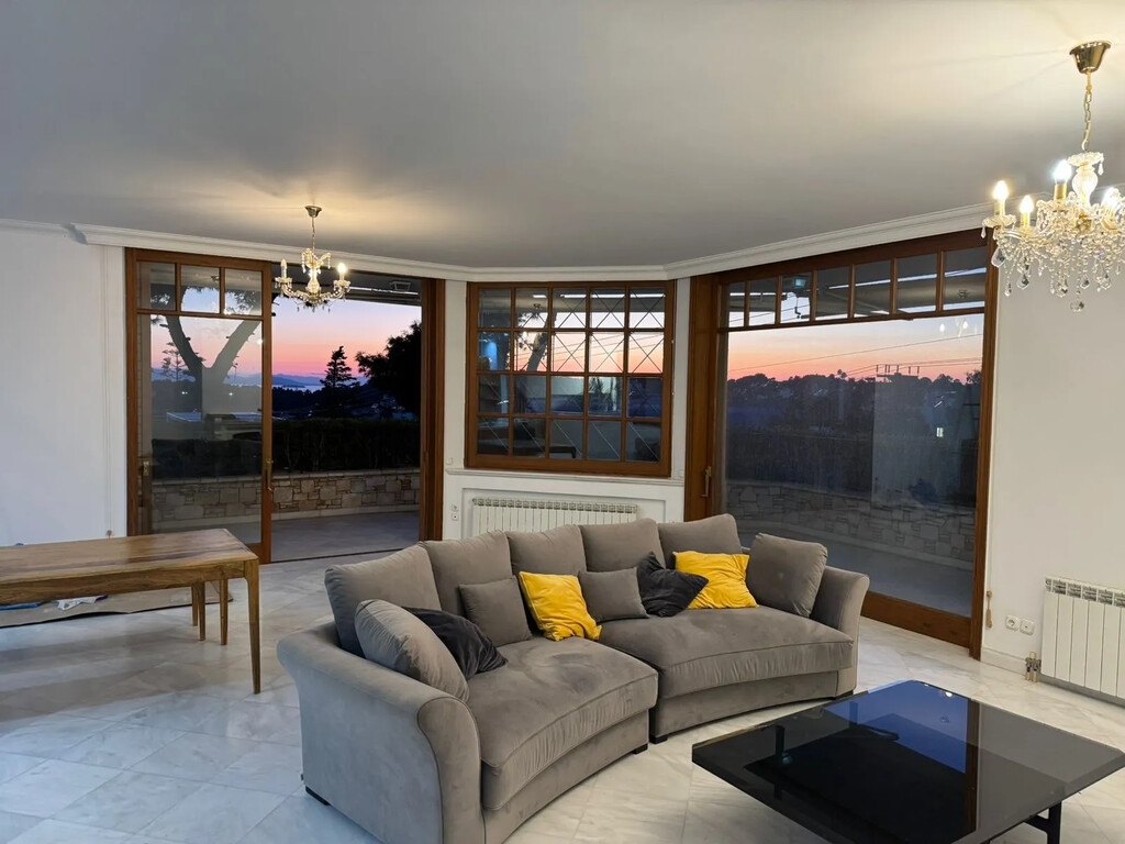 6 chambres propriété à vendre à Vouliagmeni, Vari-Voula-Vouliagmeni, East Attica, Attica, Greece № 105800