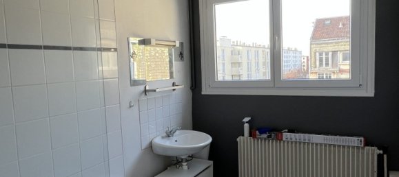 2 bedrooms Apartment in Reims, France No. 94672 5