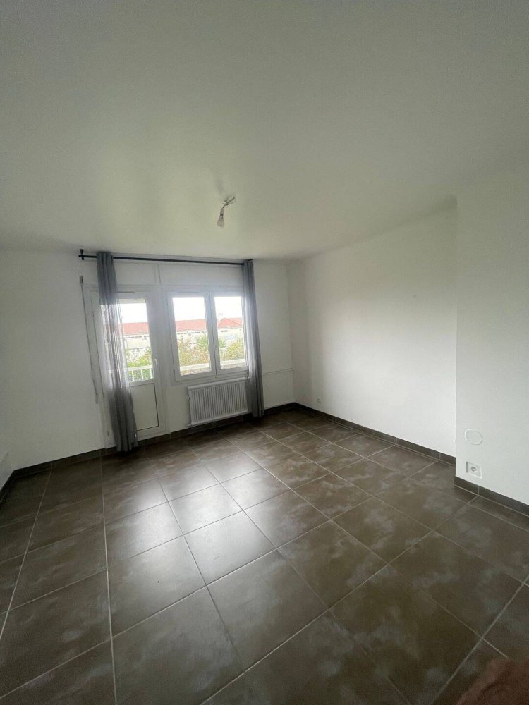 2 bedrooms Apartment in Sartrouville, France No. 329949