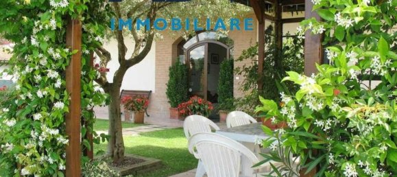 10 chambres Villa à Bastia Umbra, Italy No. 339747 25