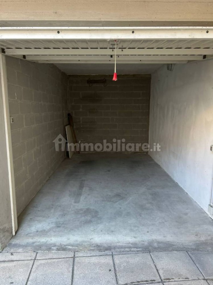 16m² Garage in Piacenza, Italy No. 343029