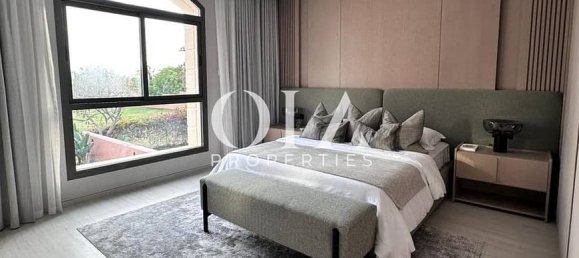 5 bedrooms Villa in Abu Dhabi, UAE No. 21709 12