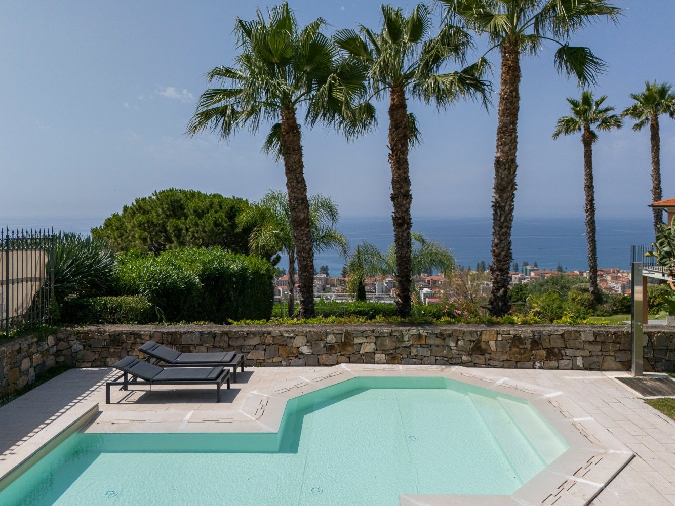 Villa T3 em Bordighera, Italy N.º 295130