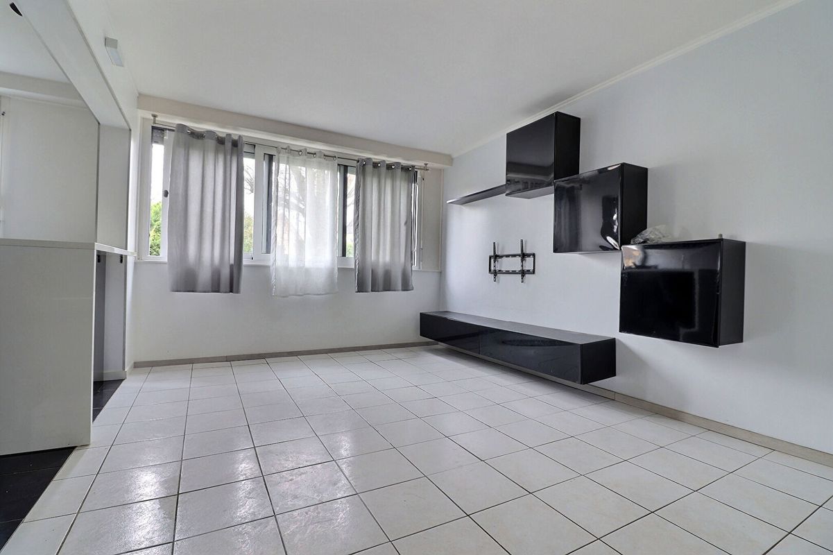 Квартира с 2 спальнями в Сен-Лё-ла-Форе, Франция № 294893