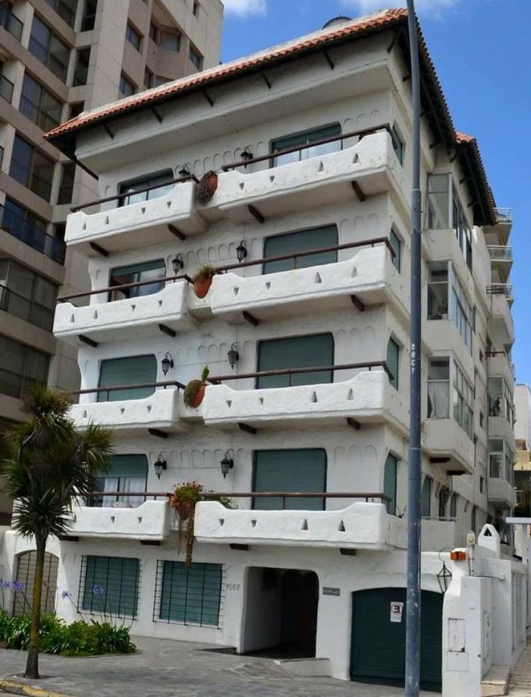 2 bedrooms Apartment in Mar del Plata, Argentina No. 90398