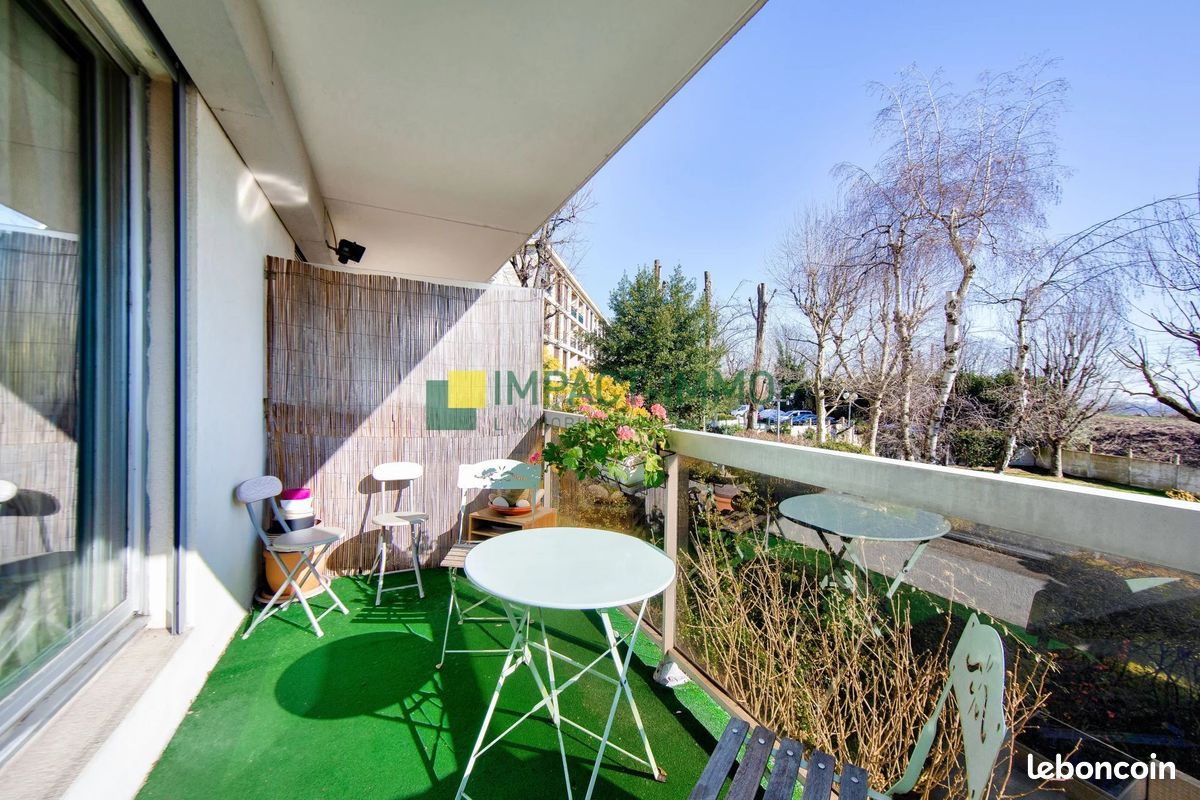 2 bedrooms Apartment in Suresnes, France No. 165021